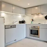 Charming And Quiet On The Main Boulevard Apartmán