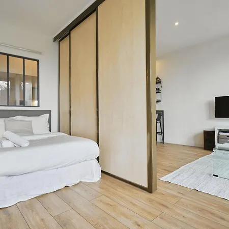 Charming And Quiet On The Main Boulevard Apartment