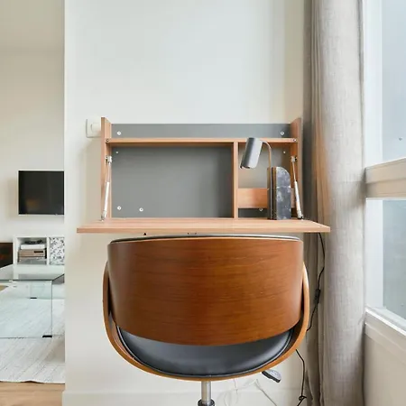 Charming And Quiet On The Main Boulevard Apartment *