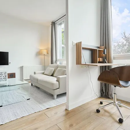 Charming And Quiet On The Main Boulevard Apartment