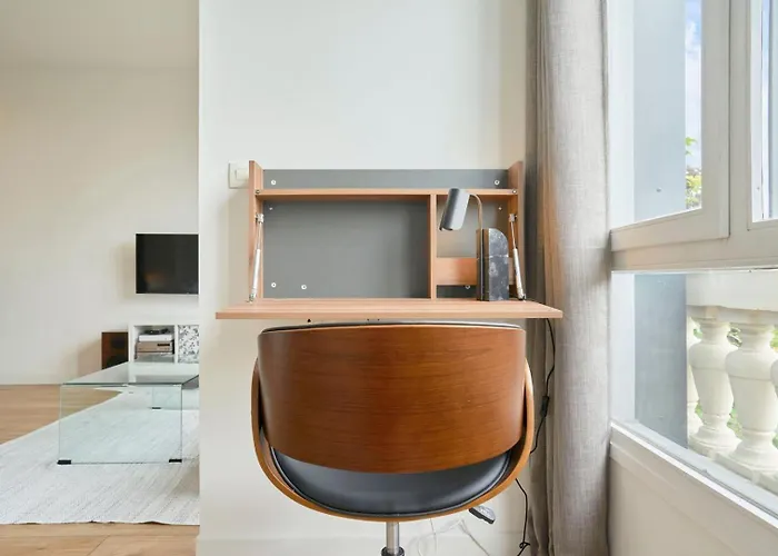 Charming And Quiet On The Main Boulevard Apartment *