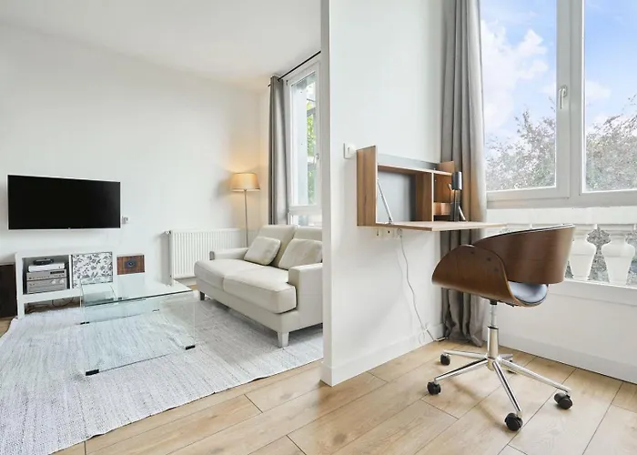Charming And Quiet On The Main Boulevard Apartment