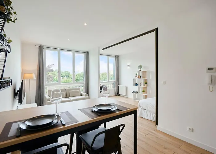 Charming And Quiet On The Main Boulevard Apartment *
